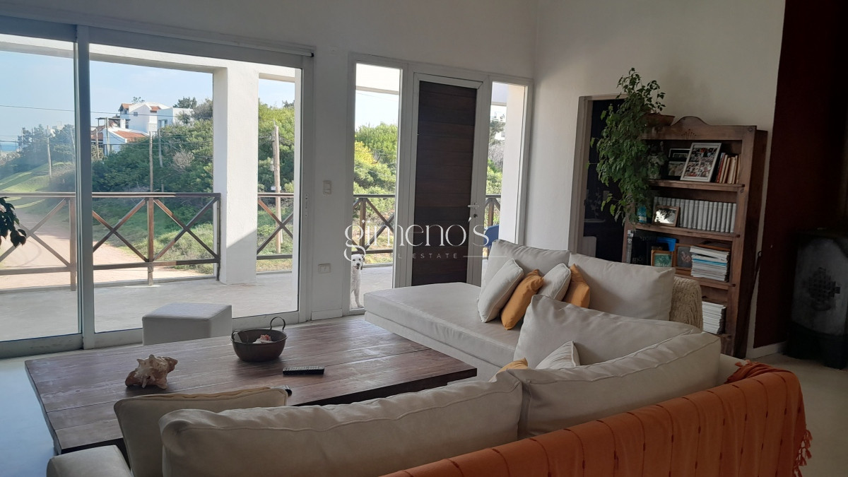 Casa ID.425 - Venta de Casa de 3 Dormitorios  en Tio Tom a pasos de la playa - Solanas 