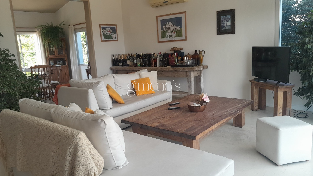 Casa ID.425 - Venta de Casa de 3 Dormitorios  en Tio Tom a pasos de la playa - Solanas 
