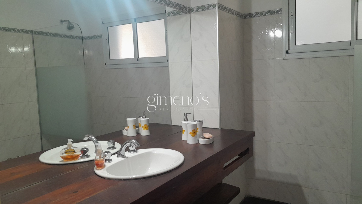 Casa ID.425 - Venta de Casa de 3 Dormitorios  en Tio Tom a pasos de la playa - Solanas 