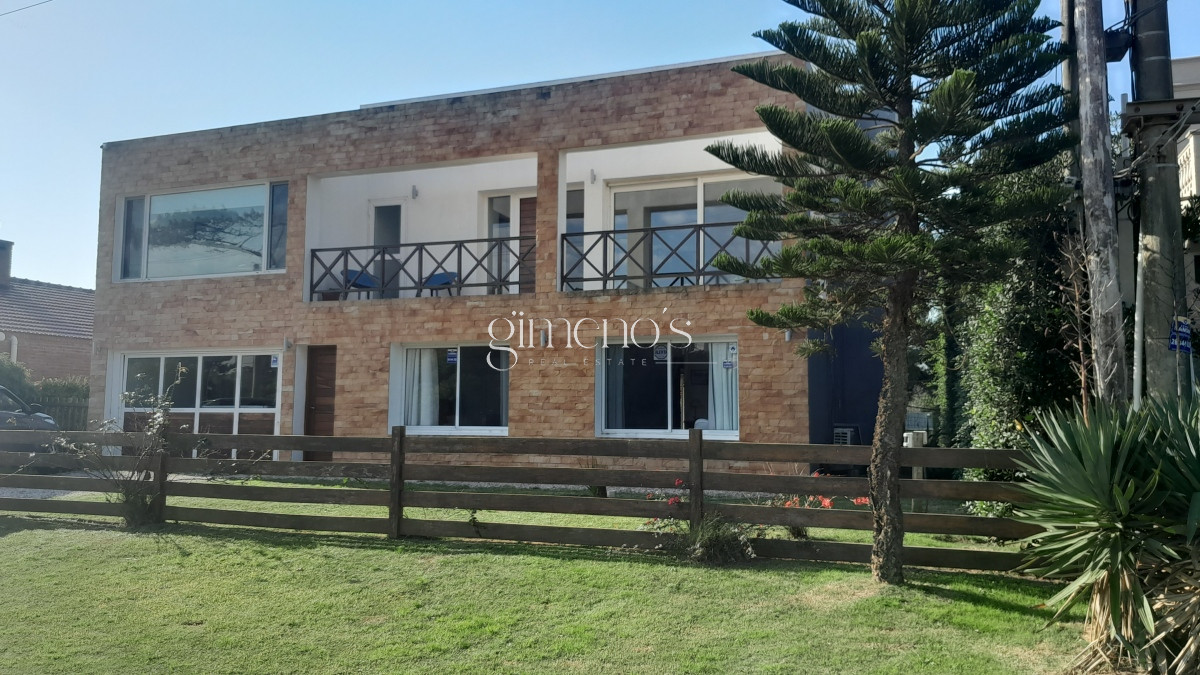 Casa ID.425 - Venta de Casa de 3 Dormitorios  en Tio Tom a pasos de la playa - Solanas 