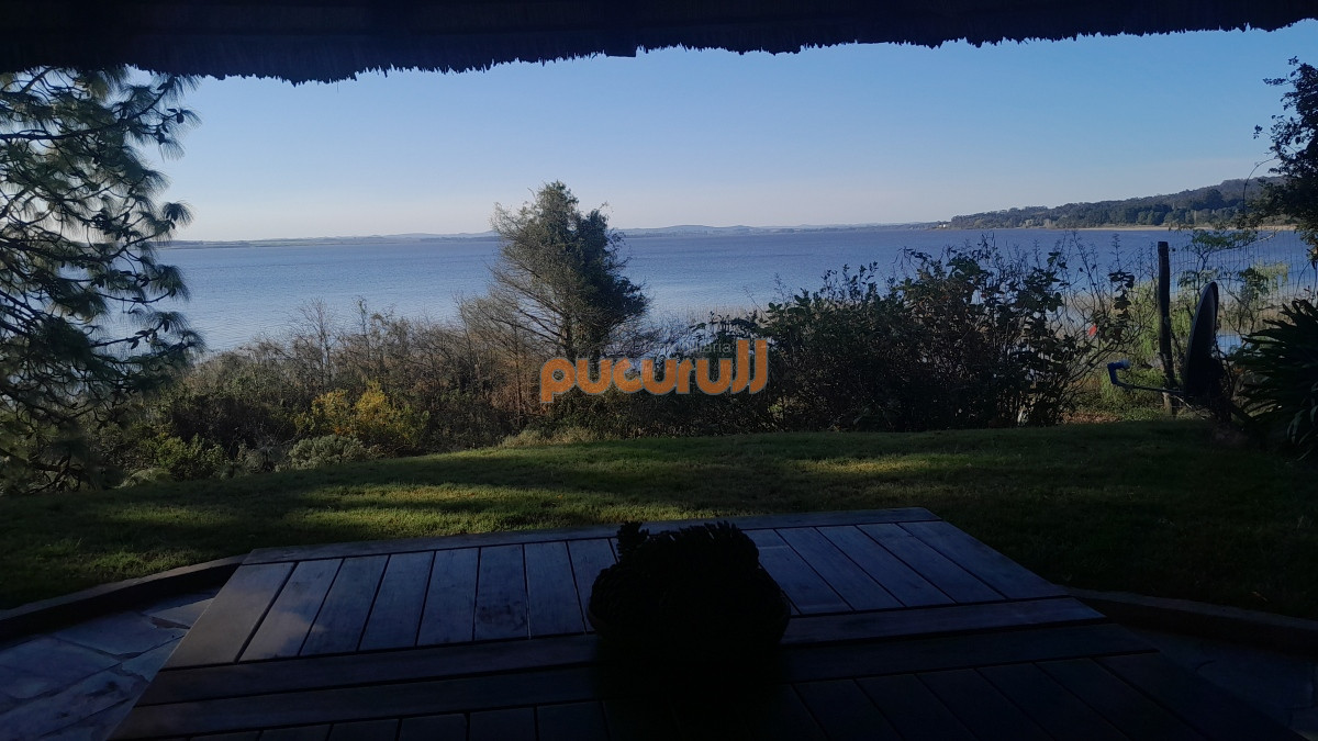 Casa ID.1862 - Directamente sobre la Laguna del sauce