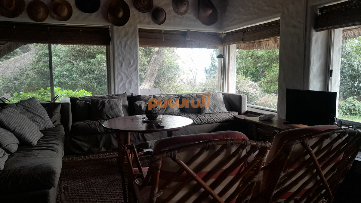 Casa ID.1862 - Directamente sobre la Laguna del sauce