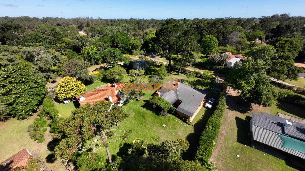 Casa ID.2444 - ¡Opción ideal en parada 20 de la Brava!