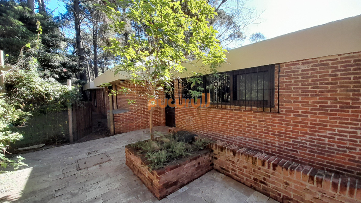 Casa ID.2204 - Excelente ubicación y entorno!