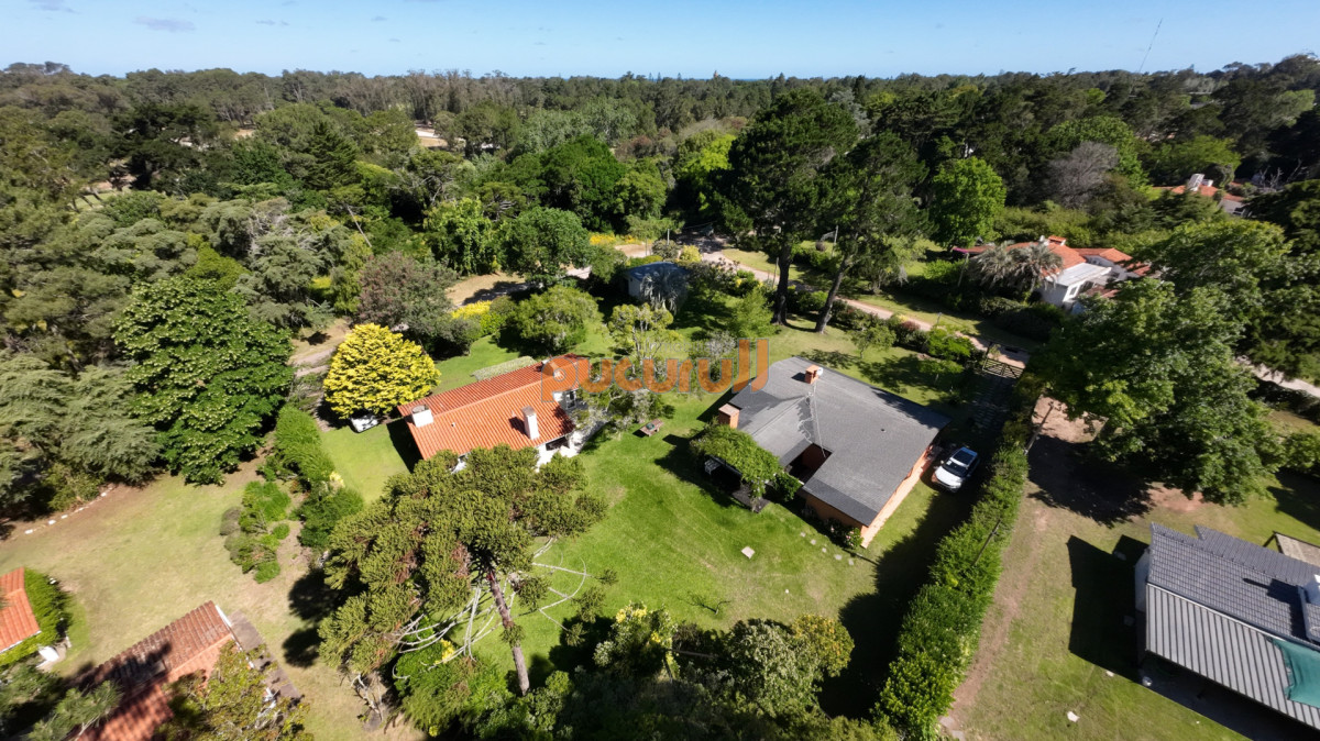 Casa ID.2444 - ¡Opción ideal en parada 20 de la Brava!