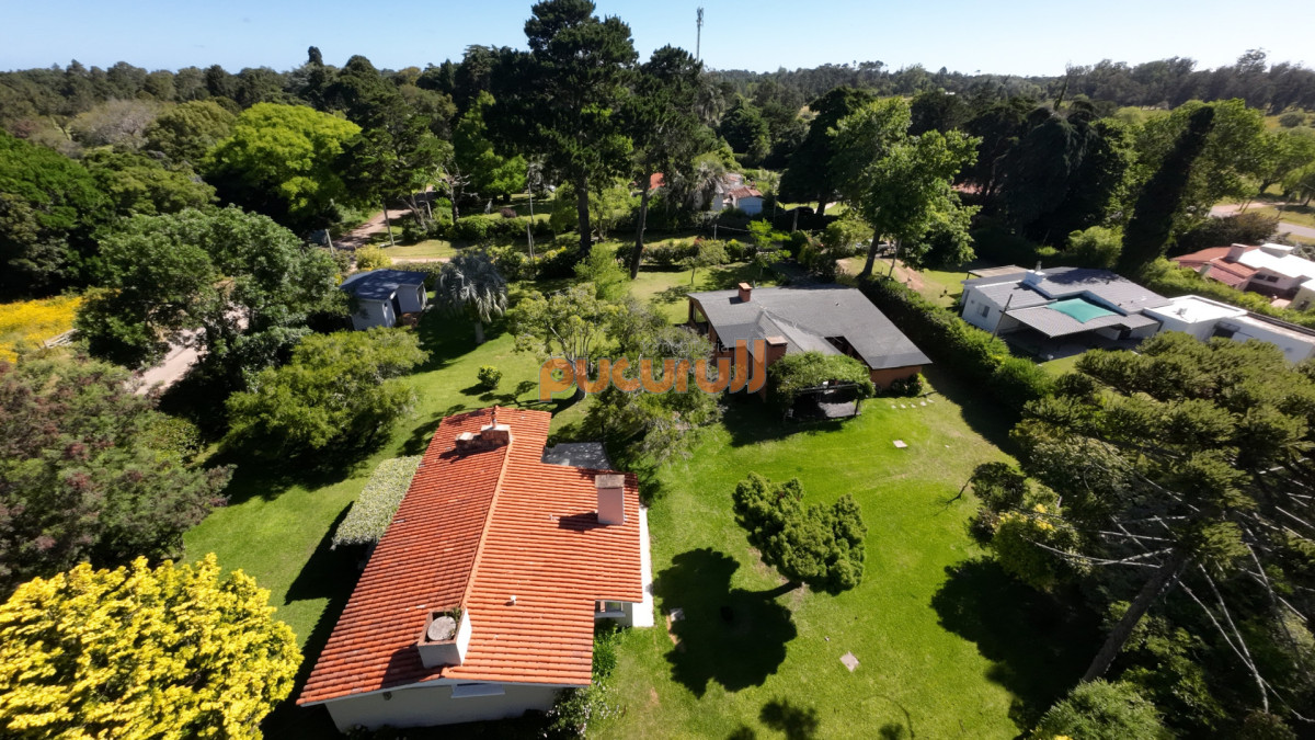 Casa ID.2444 - ¡Opción ideal en parada 20 de la Brava!