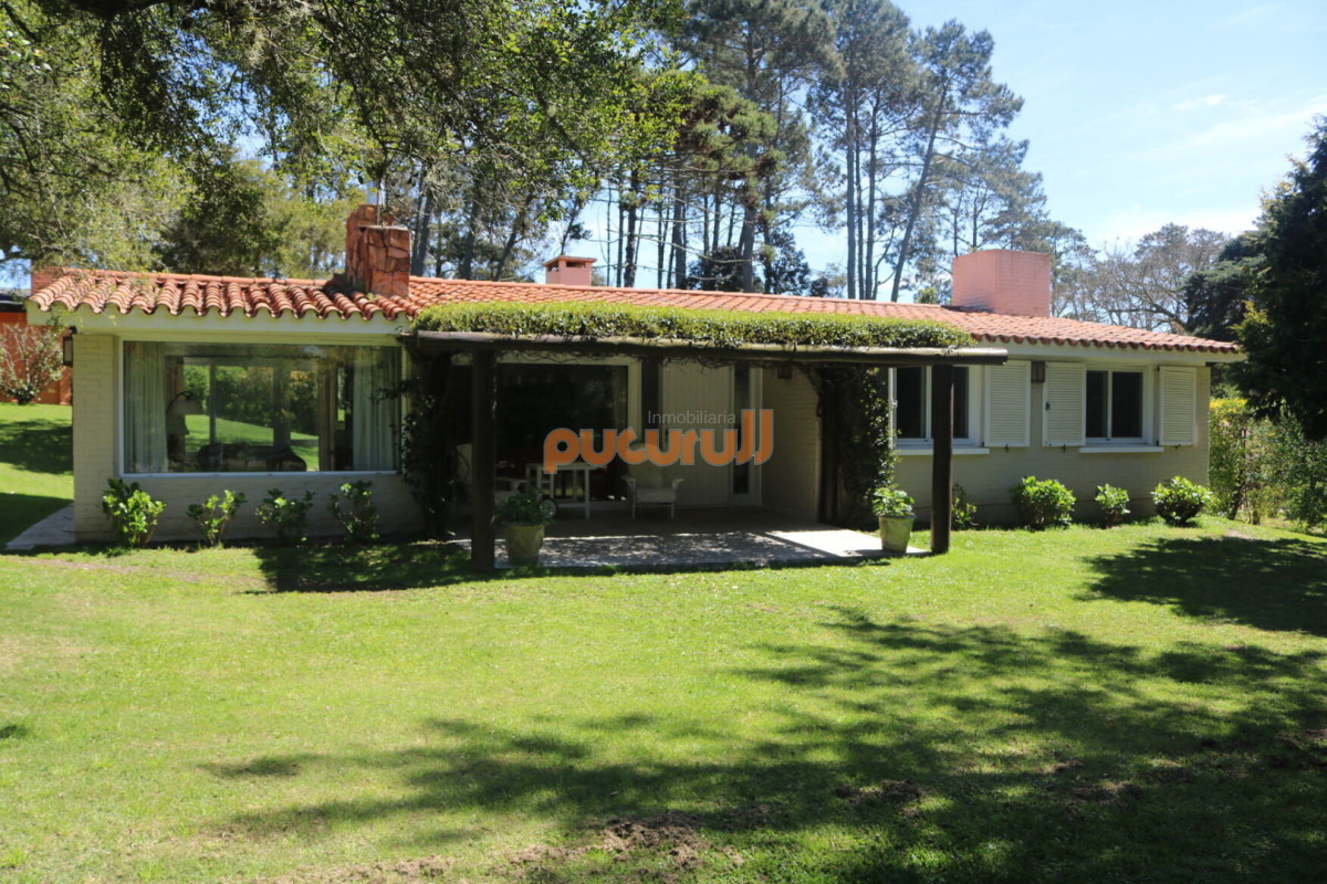 Casa ID.2444 - ¡Opción ideal en parada 20 de la Brava!