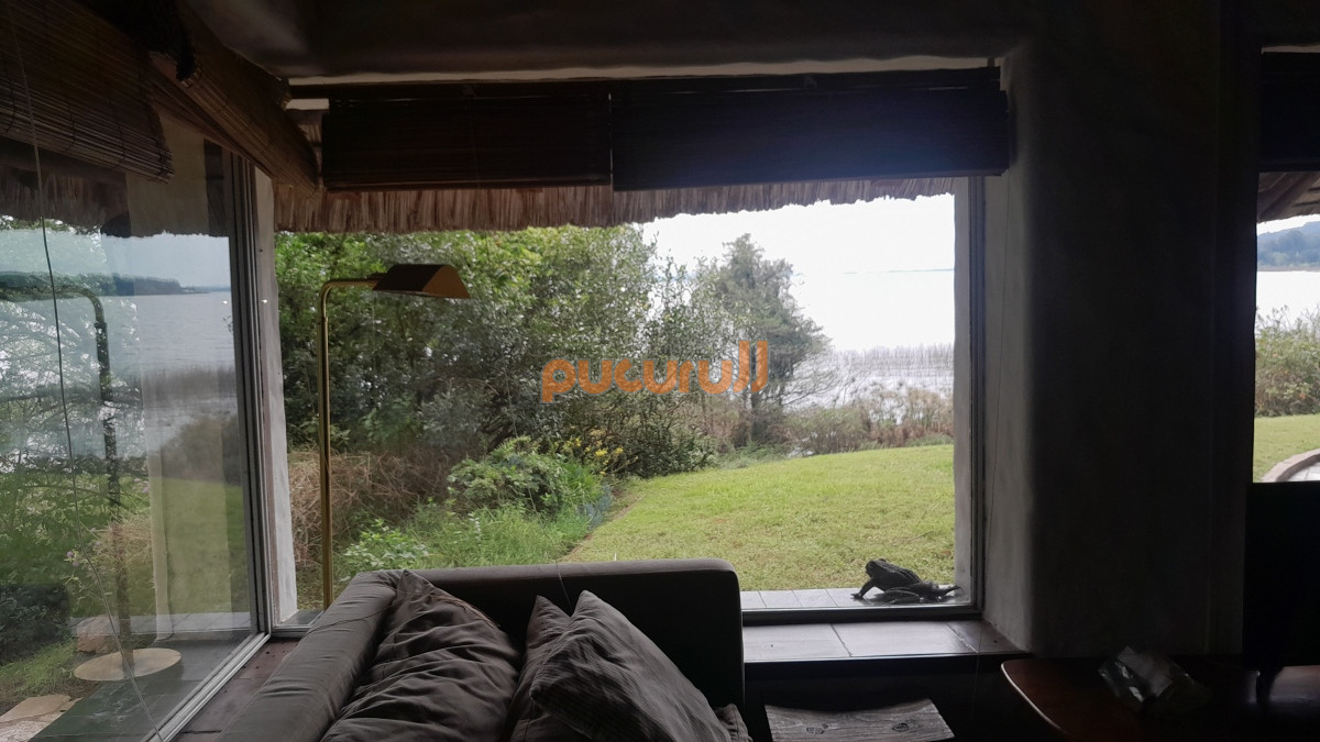 Casa ID.1862 - Directamente sobre la Laguna del sauce