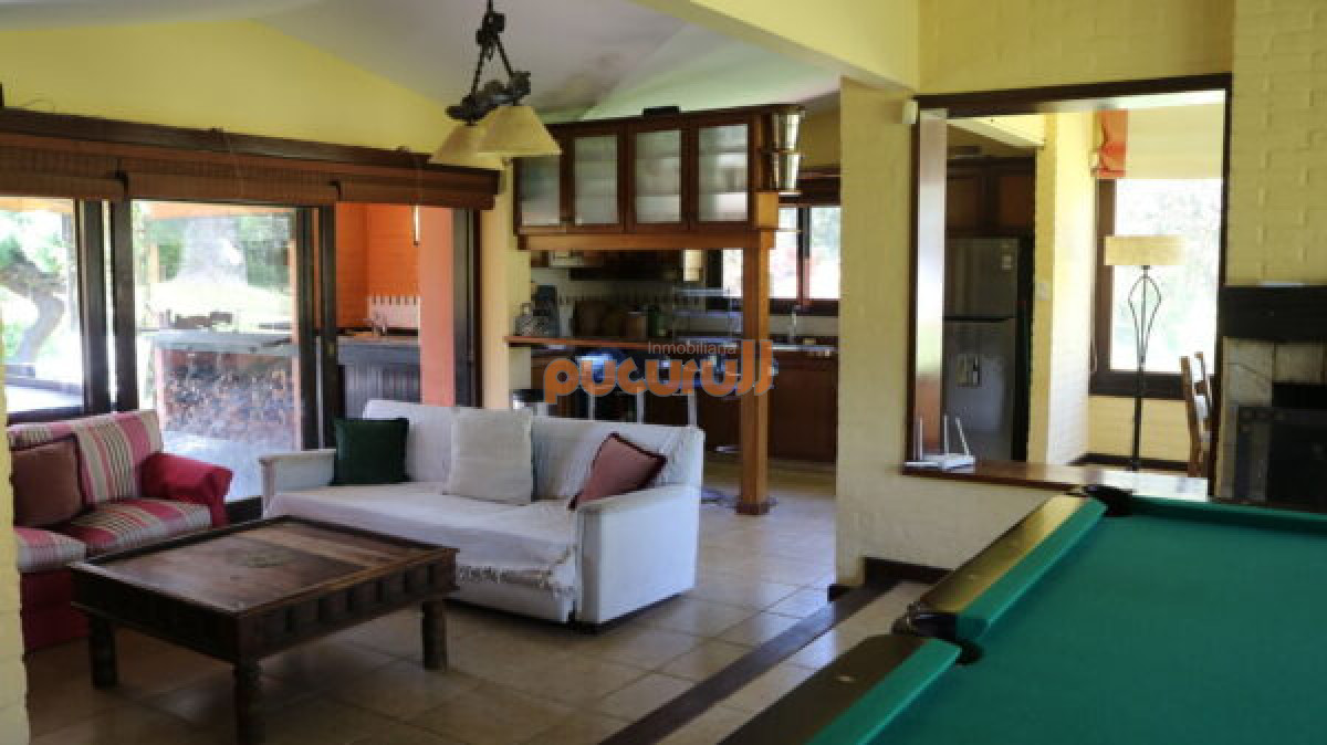 Casa ID.2444 - ¡Opción ideal en parada 20 de la Brava!