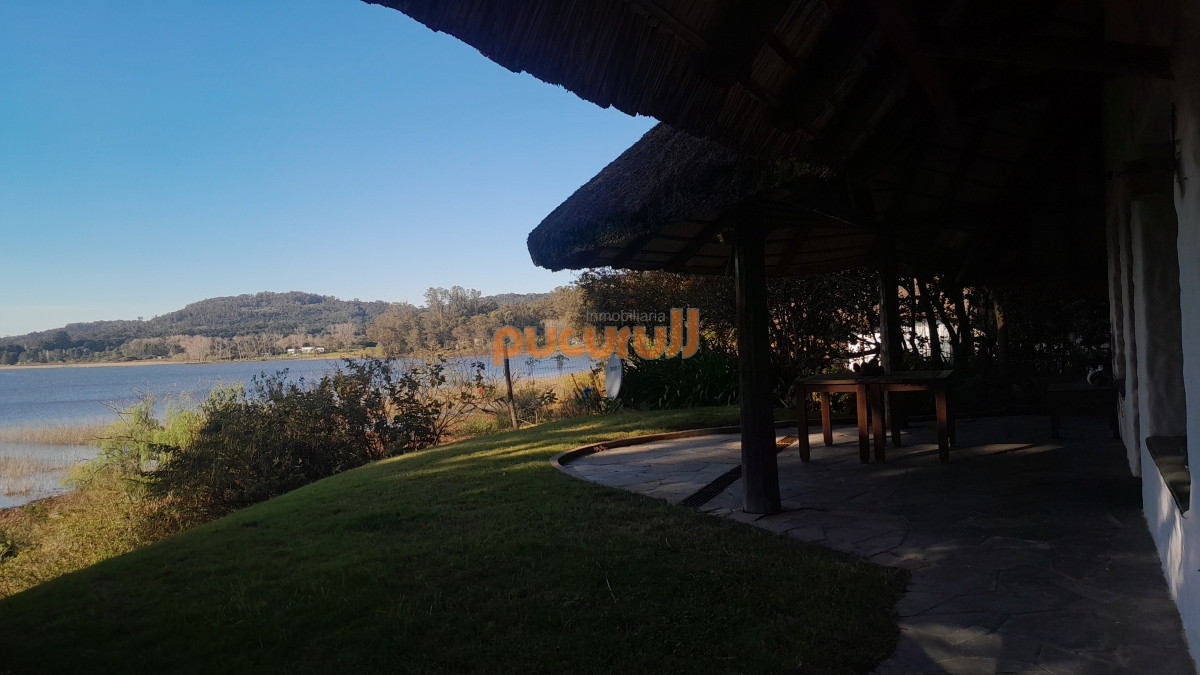 Casa ID.1862 - Directamente sobre la Laguna del sauce