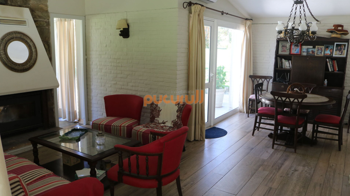 Casa ID.2444 - ¡Opción ideal en parada 20 de la Brava!