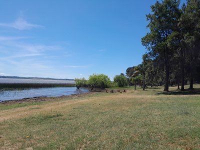 Directamente sobre la Laguna del sauce!!!