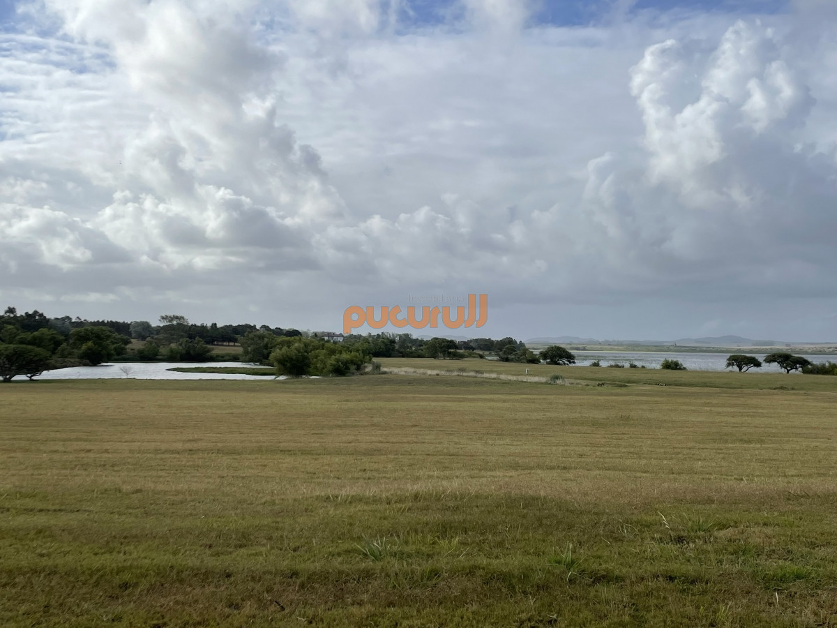 Terreno ID.1439 - Excepcional predio con obra en construccion
