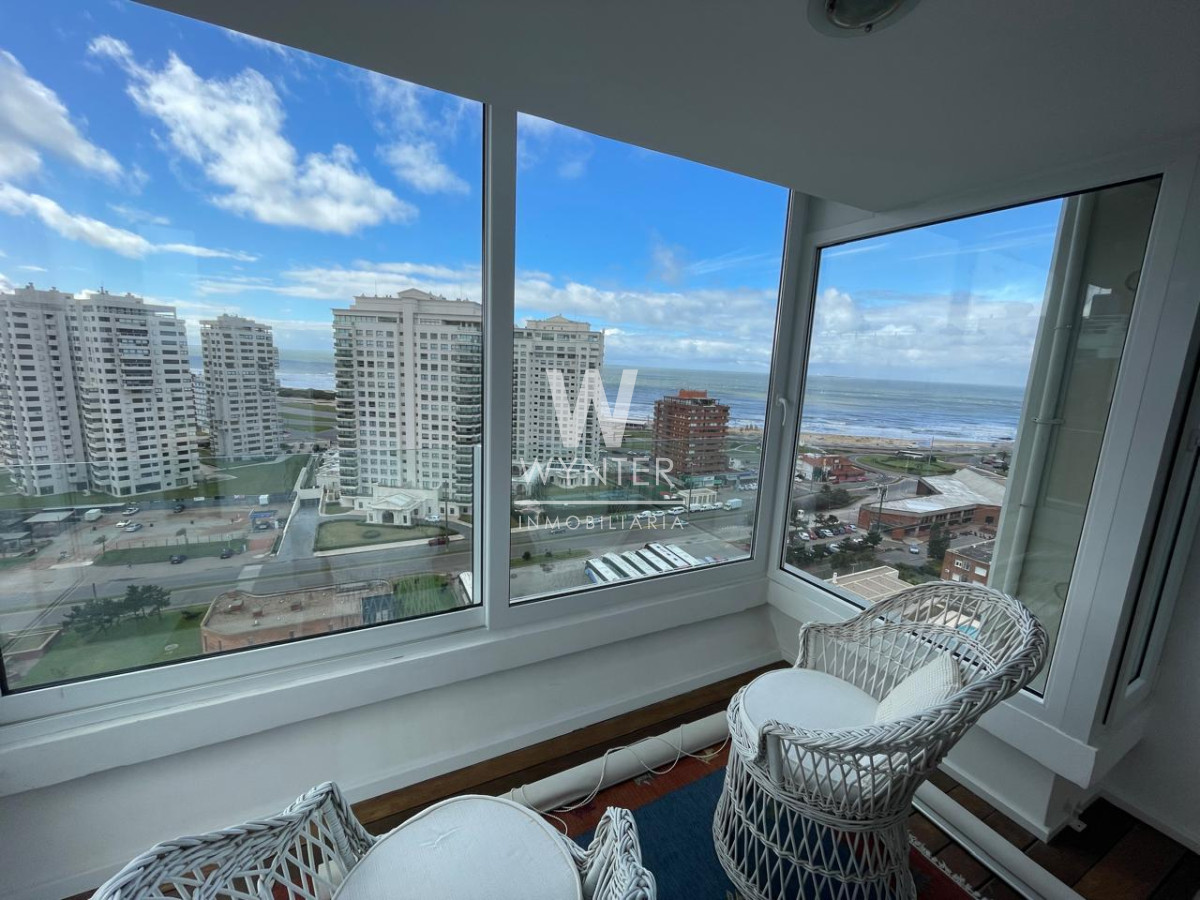 Apartamento ID.4316 - Alquiler de temporada primera fila de playa mansa, con dep. de servicio.