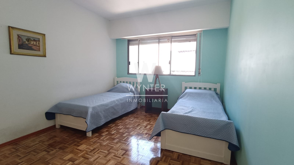 Apartamento ID.5461 - Venta, apartamento 3 dormitorios y servicio. Pocitos 