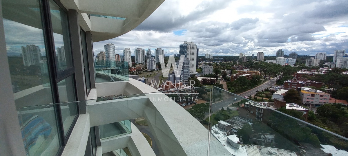 Apartamento ID.2929 - Muy buen apartamento con vista a Playa Mansa y Brava - 3 dormitorios