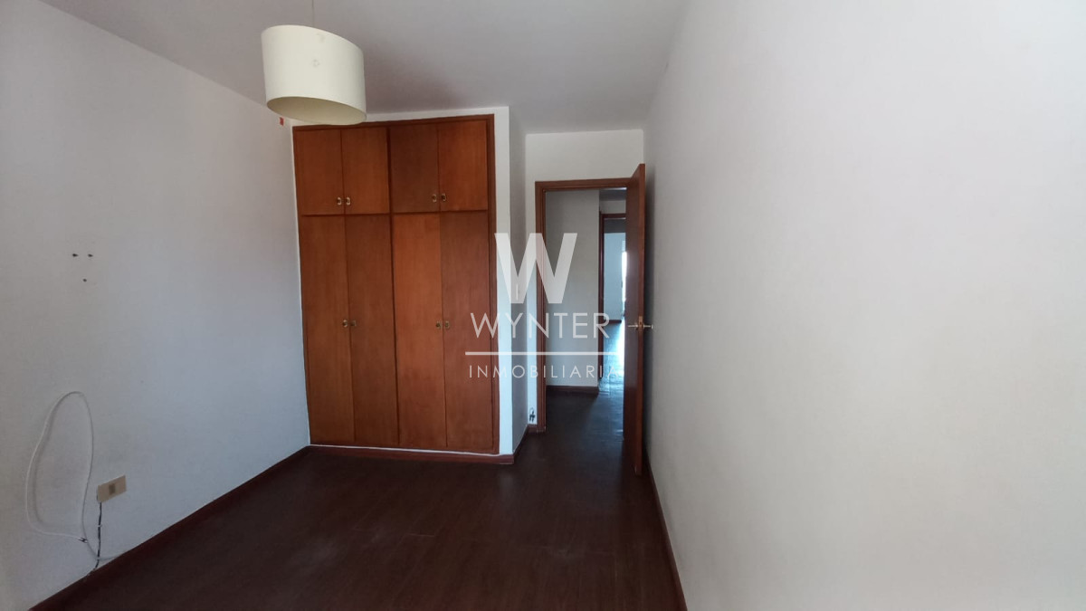 Apartamento ID.5081 - Venta. Apartamento en Rambla Gandhi, 3 dorm y servicio 
