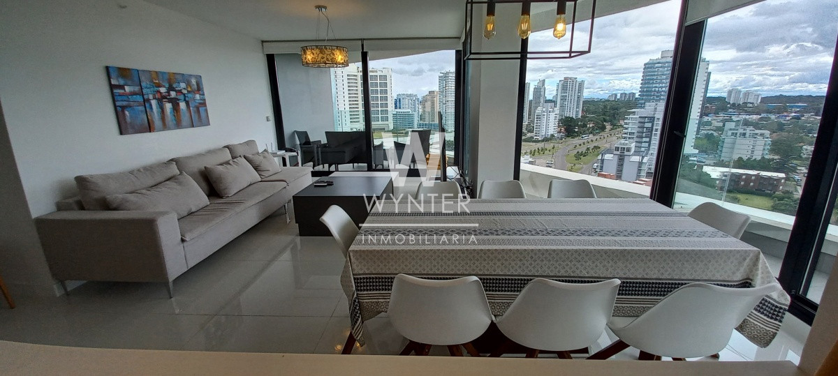 Apartamento ID.2929 - Muy buen apartamento con vista a Playa Mansa y Brava - 3 dormitorios