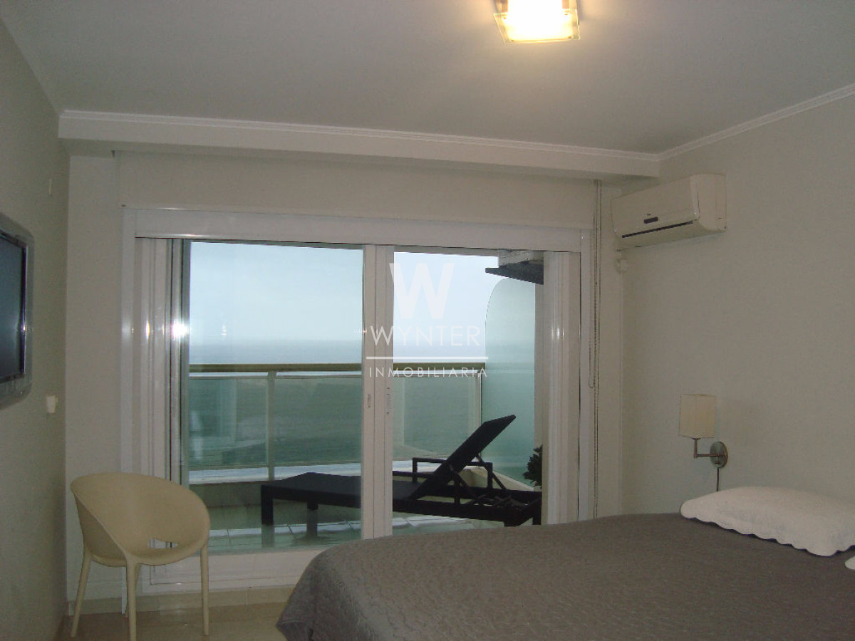 Apartamento ID.136 - Muy Linda Vista A Playa Mansa - 3 Suites