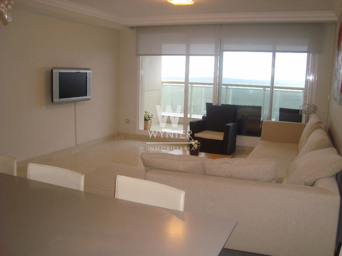 Apartamento ID.136 - Muy Linda Vista A Playa Mansa - 3 Suites
