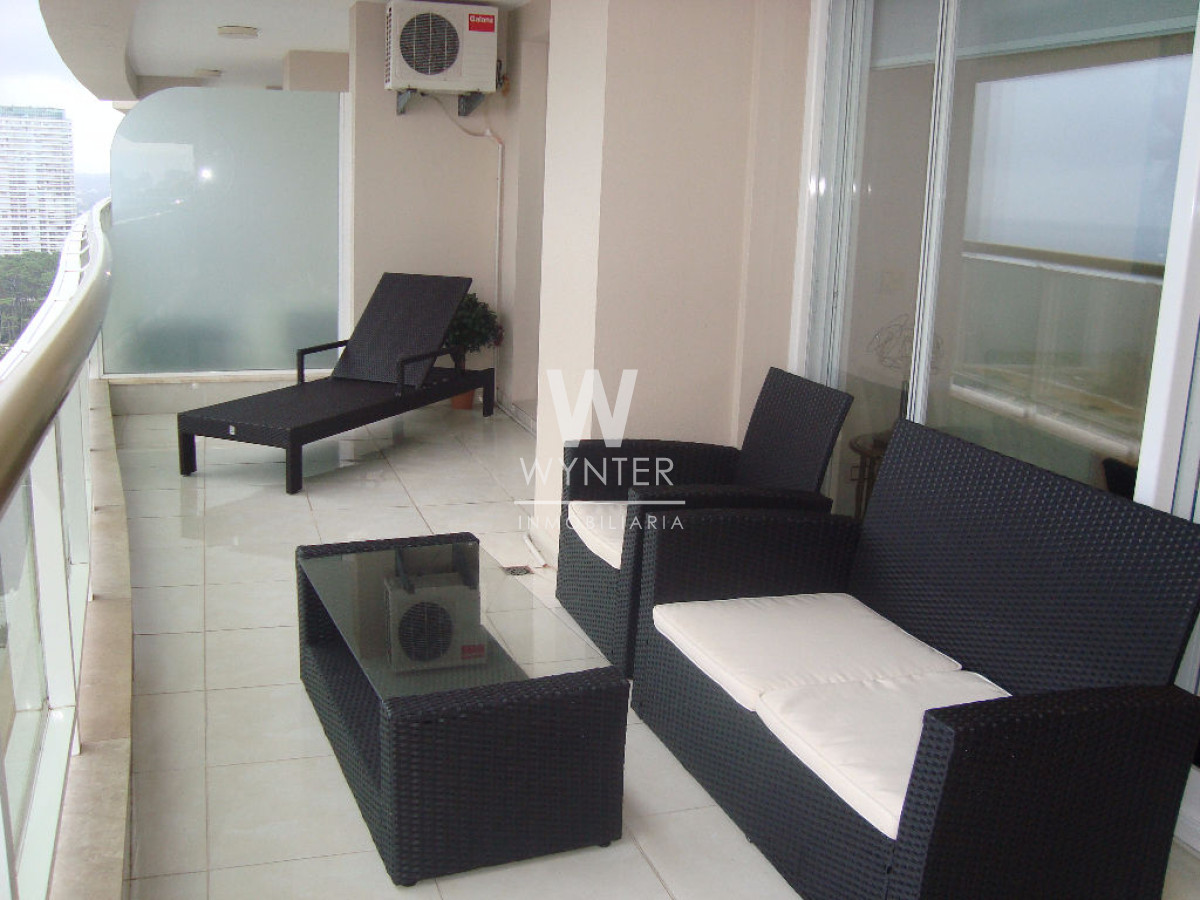 Apartamento ID.136 - Muy Linda Vista A Playa Mansa - 3 Suites