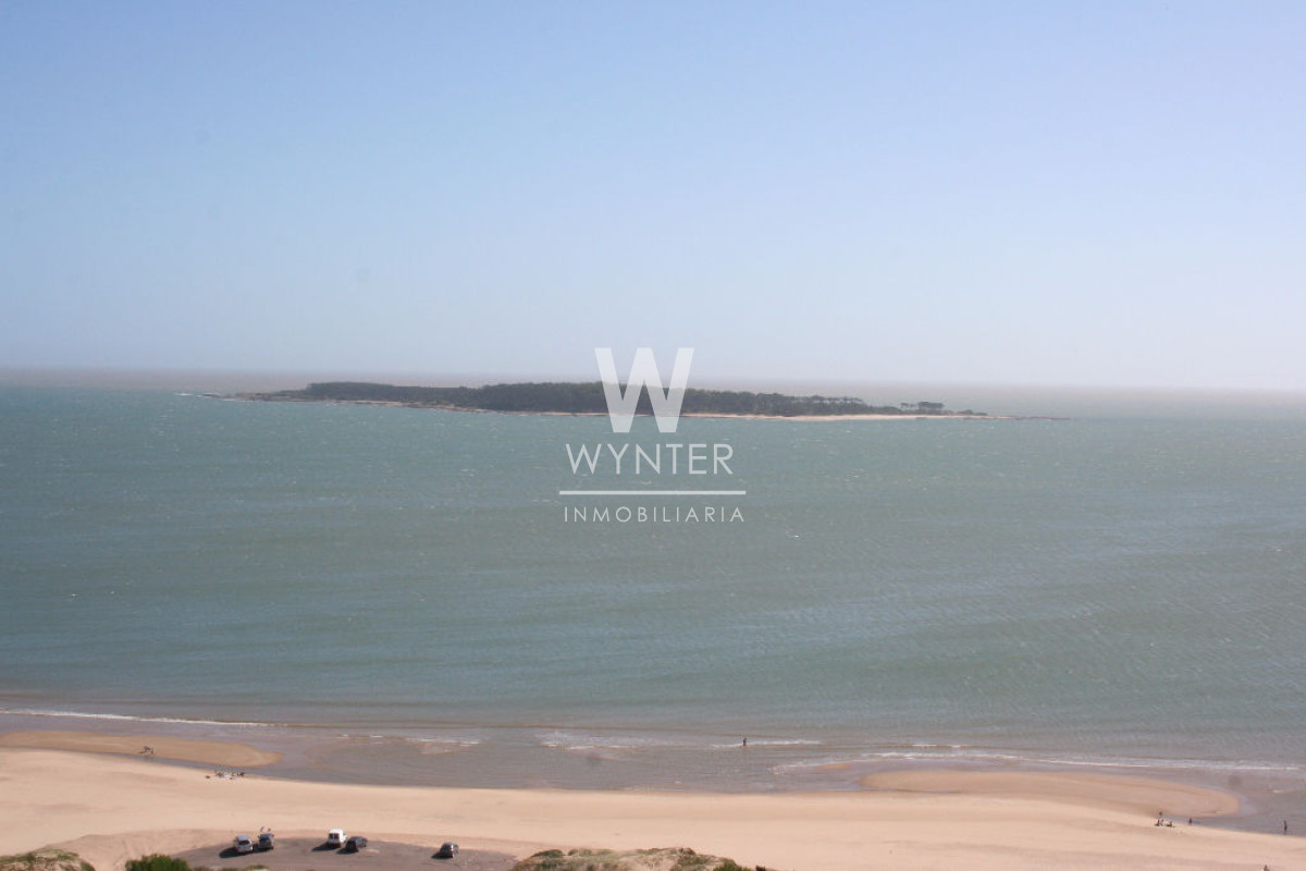 Apartamento ID.136 - Muy Linda Vista A Playa Mansa - 3 Suites