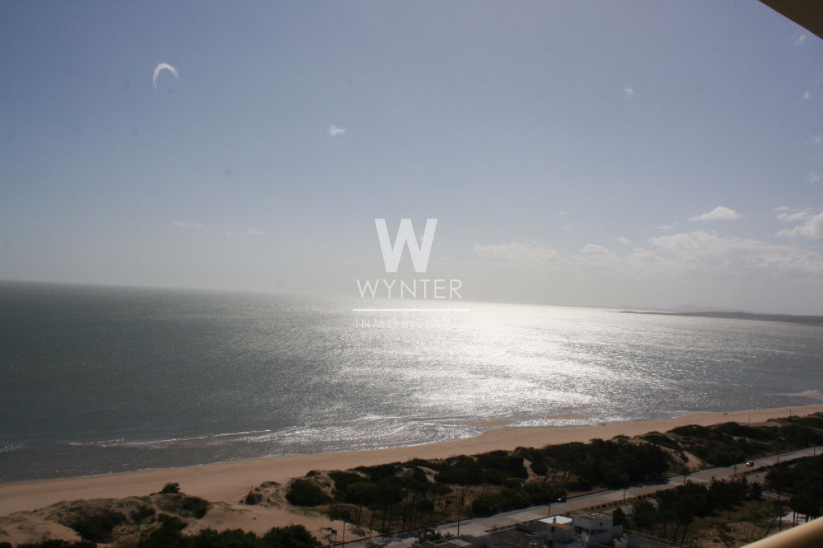 Apartamento ID.136 - Muy Linda Vista A Playa Mansa - 3 Suites