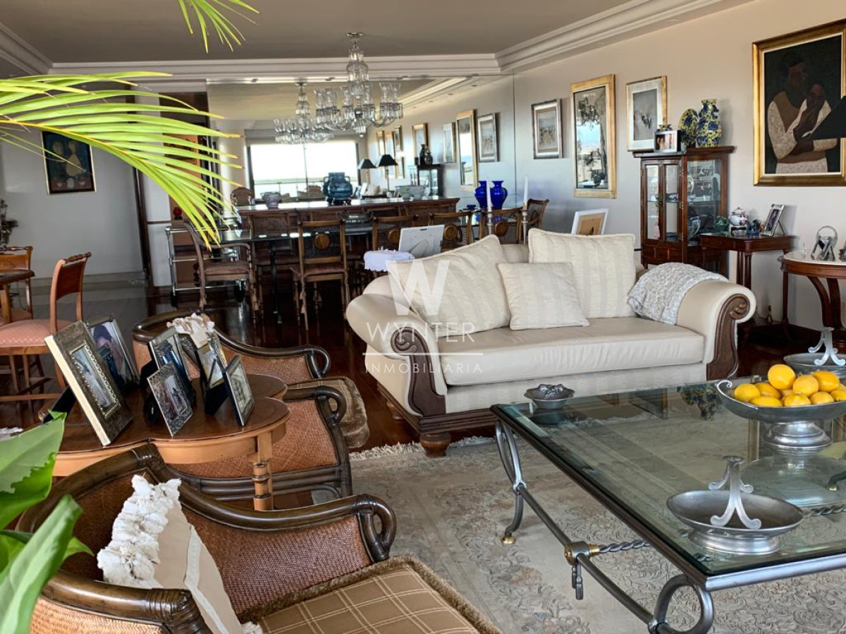 Apartamento ID.2906 - 3 dormitorios, Rambla República del Perú en Edificio de categoría.