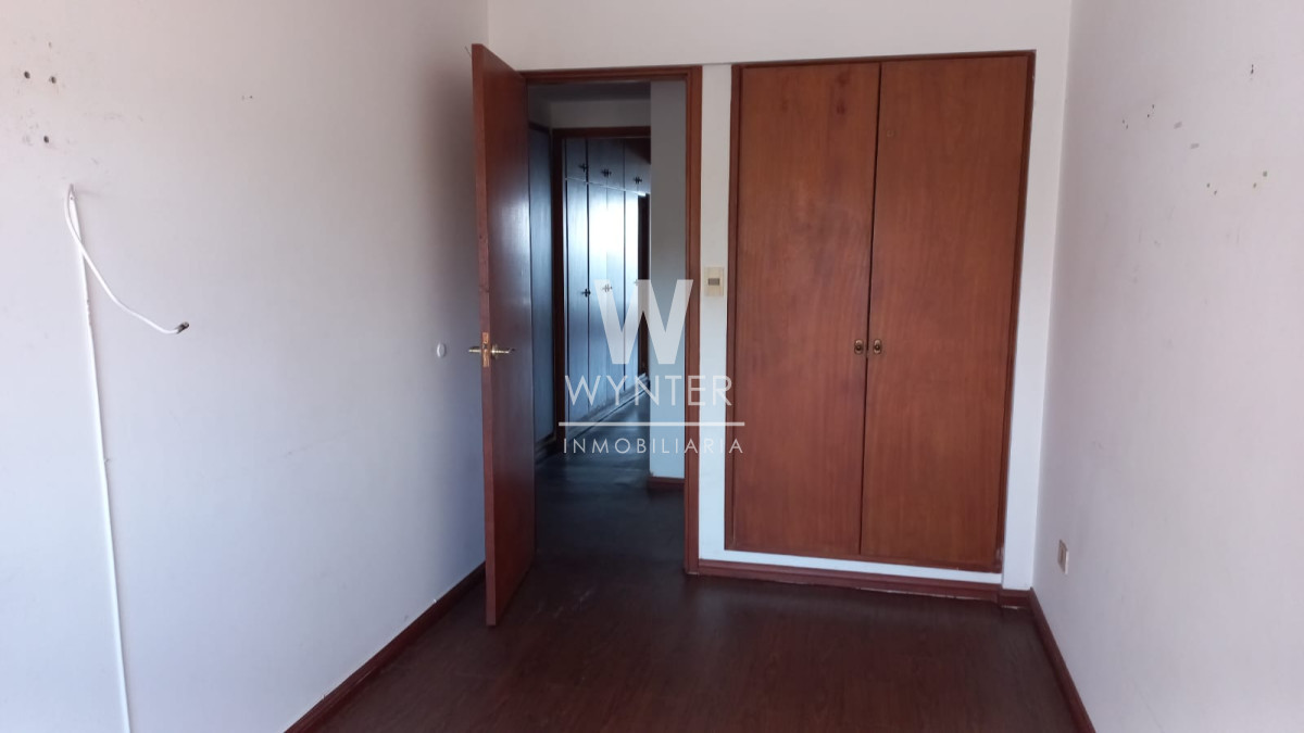Apartamento ID.5081 - Venta. Apartamento en Rambla Gandhi, 3 dorm y servicio 