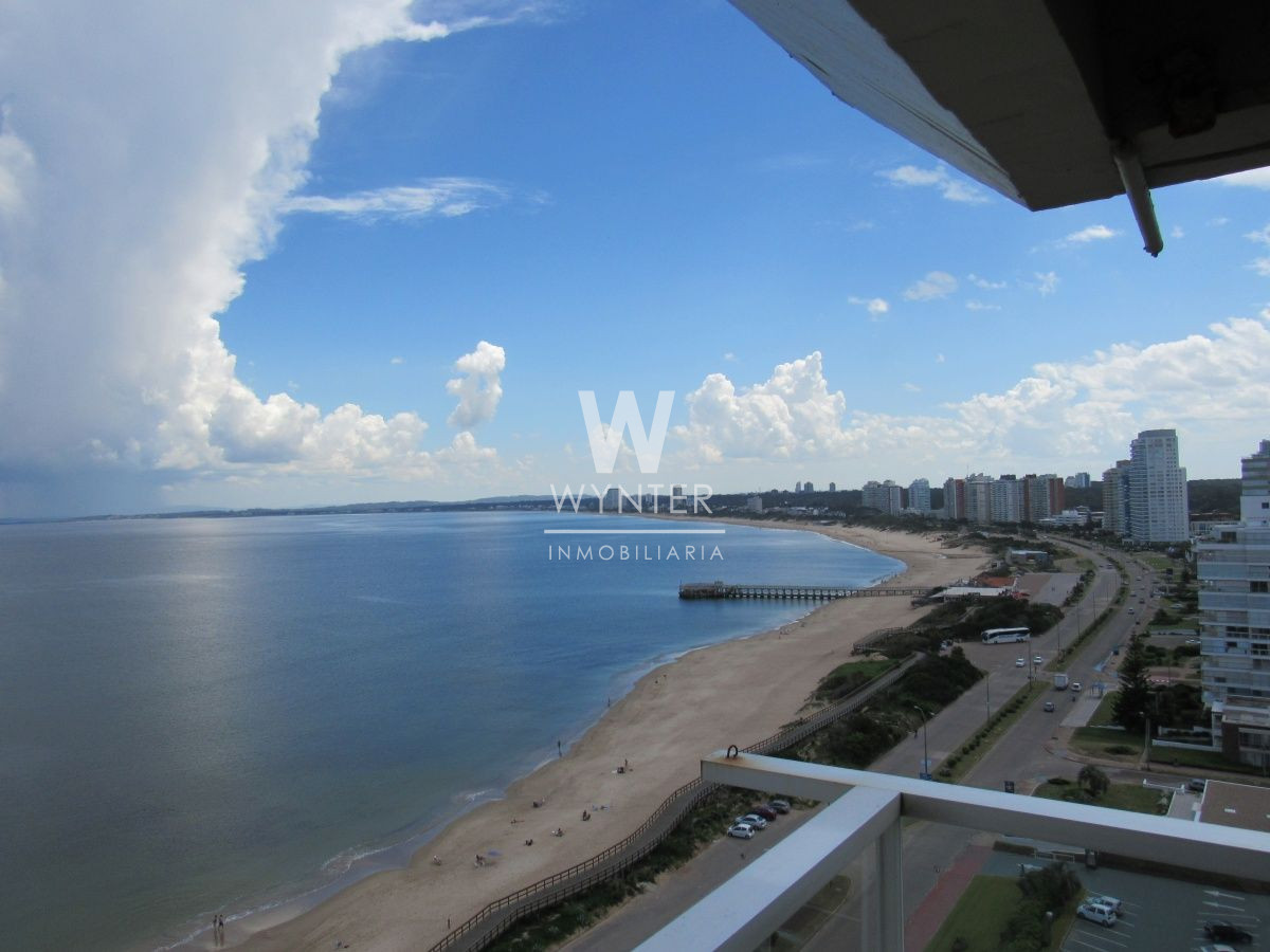 Apartamento ID.4316 - Alquiler de temporada primera fila de playa mansa, con dep. de servicio.