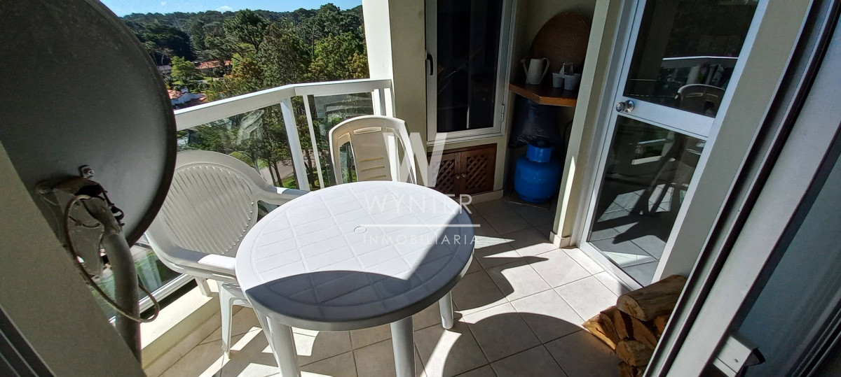 Apartamento ID.1456 - Av. Roosevelt - 2 dormitorios con parrillero y estufa a leña