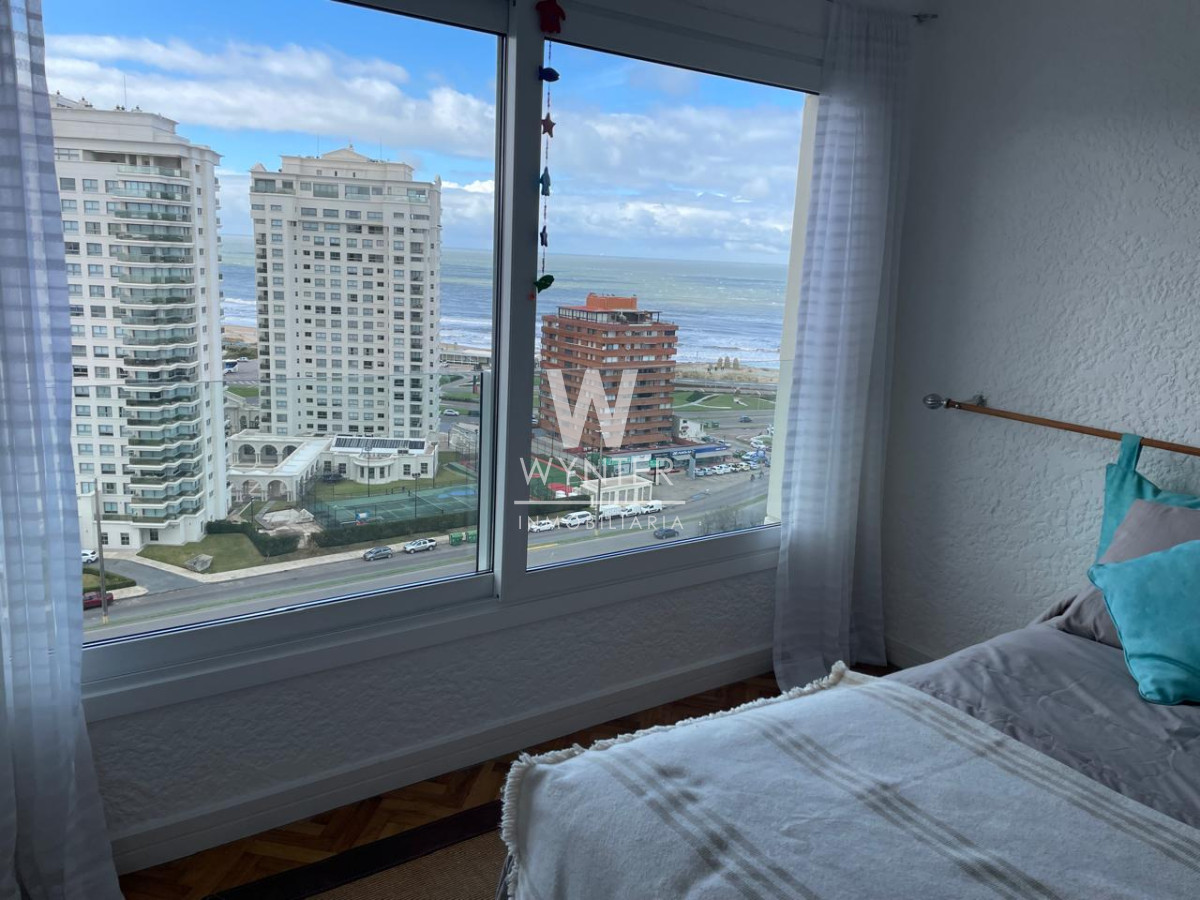 Apartamento ID.4316 - Alquiler de temporada primera fila de playa mansa, con dep. de servicio.