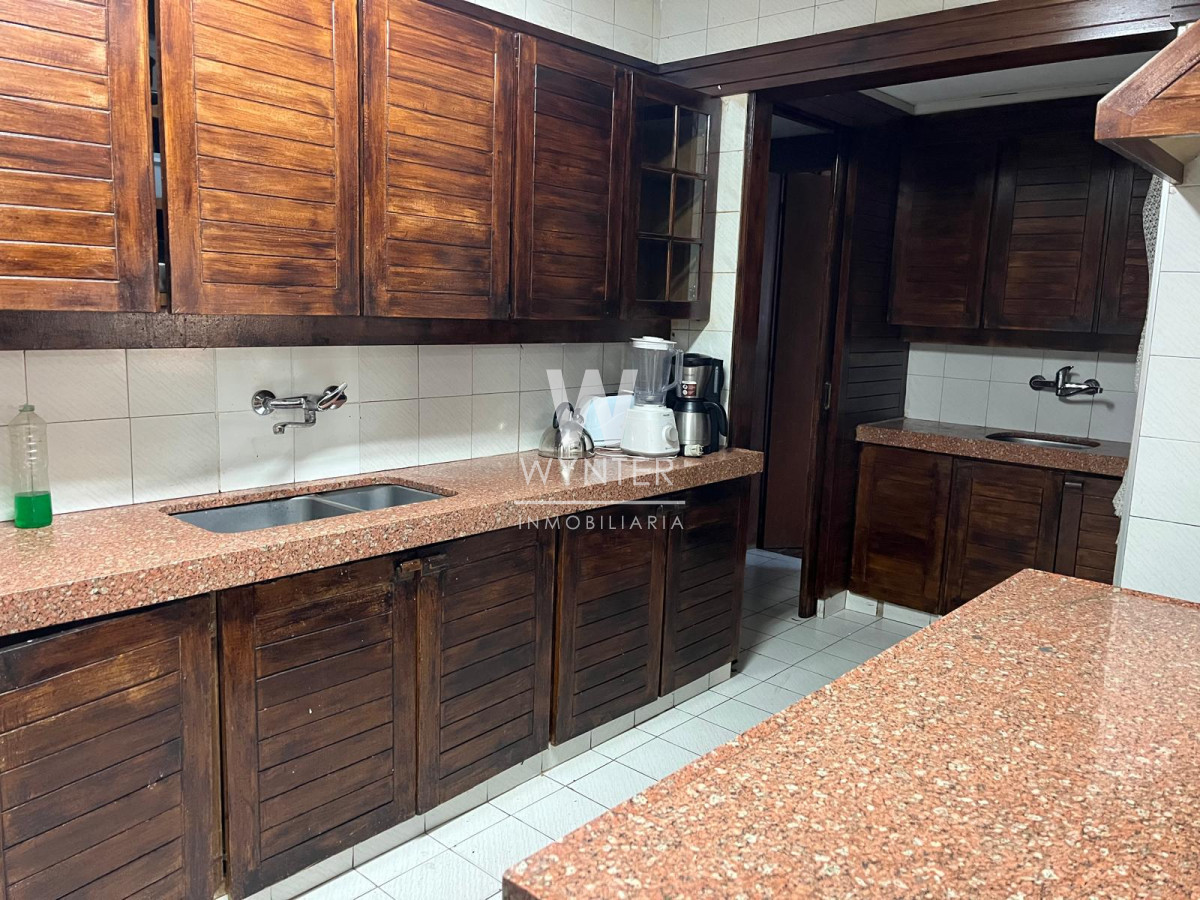 Apartamento ID.5266 - APARTAMENTO EN VENTA, RAMBLA GADNHI, 3 DORMITORIOS Y SERVICIO.