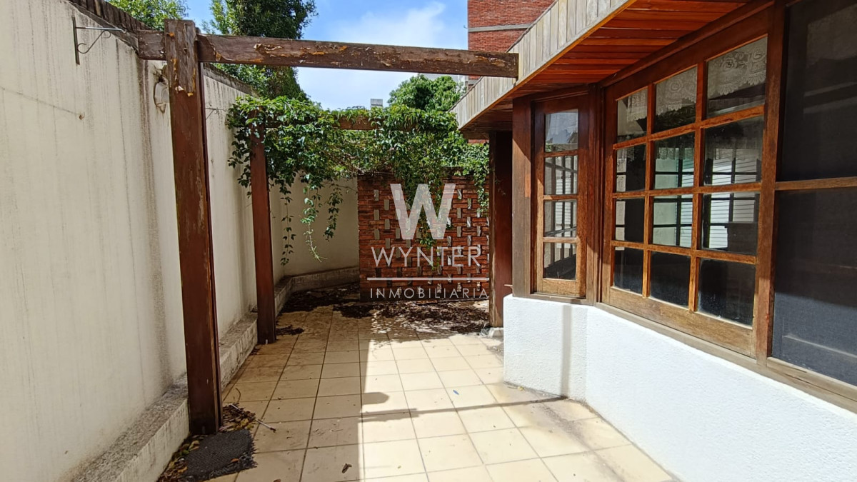 Apartamento ID.5266 - APARTAMENTO EN VENTA, RAMBLA GADNHI, 3 DORMITORIOS Y SERVICIO.