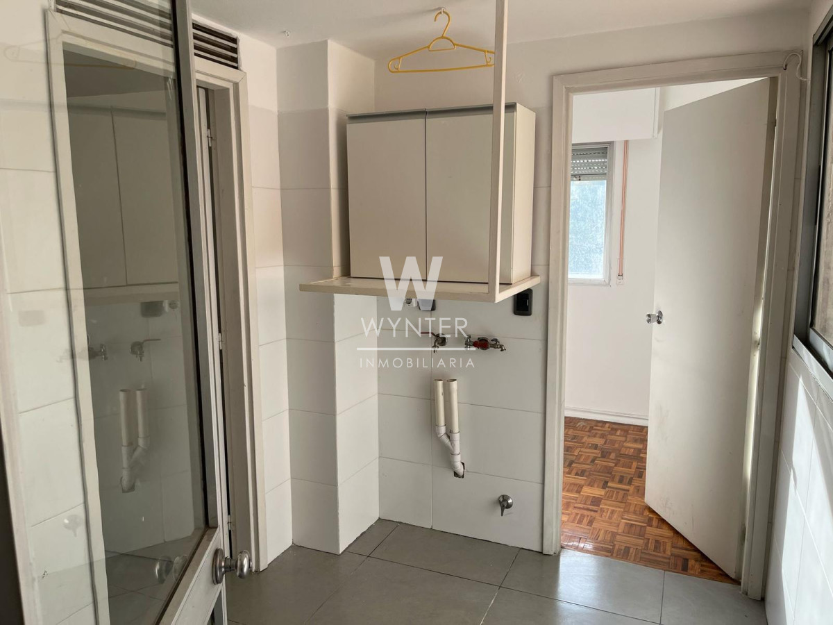 Apartamento ID.5761 - Venta, apartamento en Rambla, 3 dormitorios y servicio