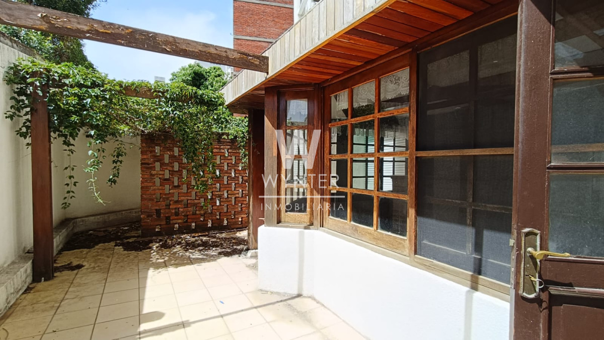 Apartamento ID.5266 - APARTAMENTO EN VENTA, RAMBLA GADNHI, 3 DORMITORIOS Y SERVICIO.