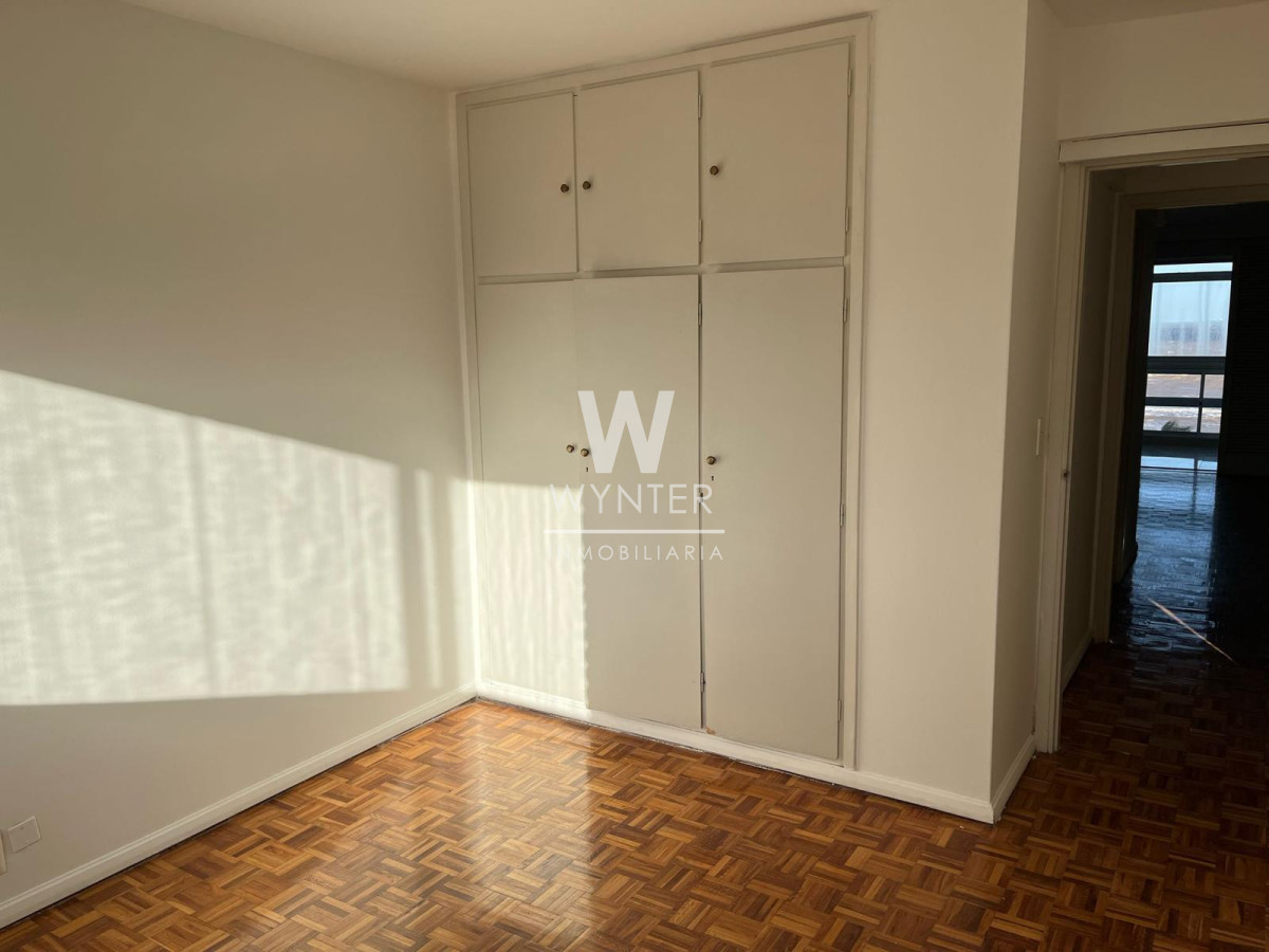 Apartamento ID.5761 - Venta, apartamento en Rambla, 3 dormitorios y servicio
