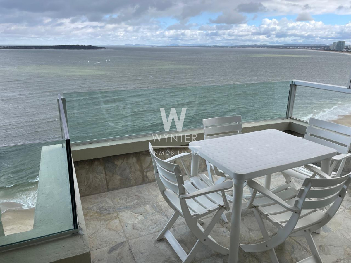 Apartamento ID.4316 - Alquiler de temporada primera fila de playa mansa, con dep. de servicio.