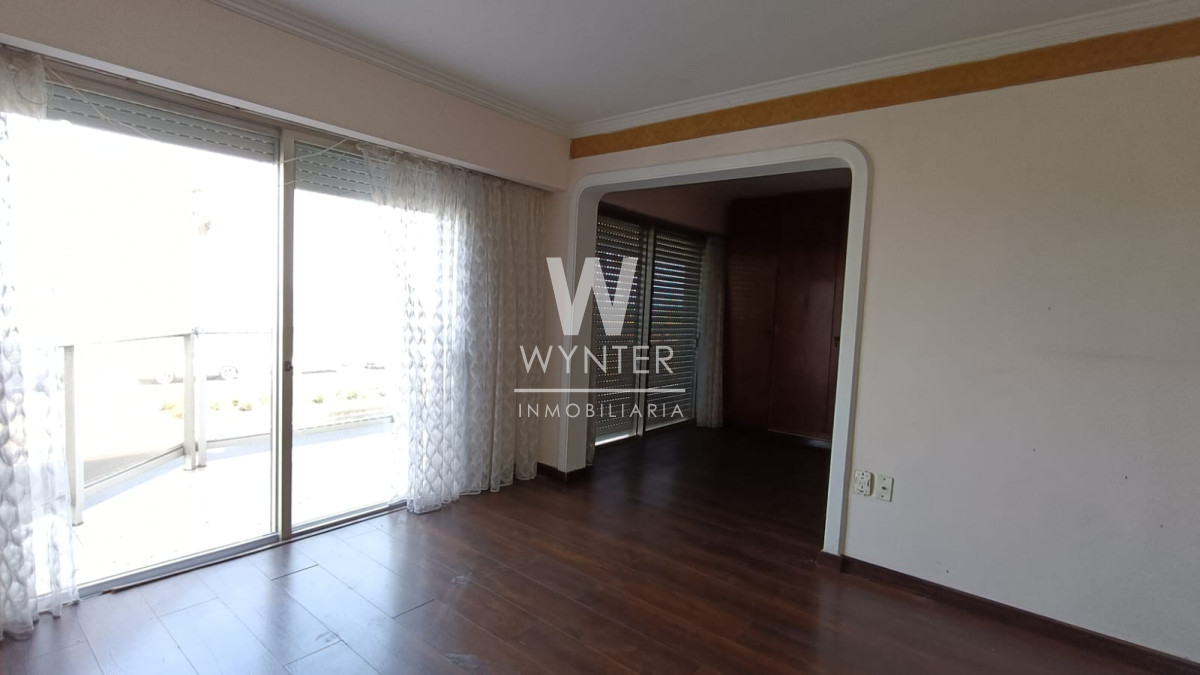 Apartamento ID.5266 - APARTAMENTO EN VENTA, RAMBLA GADNHI, 3 DORMITORIOS Y SERVICIO.