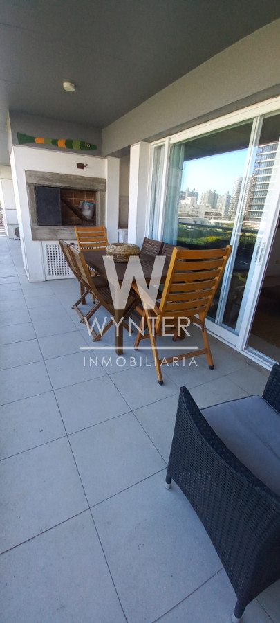 Apartamento ID.6042 - Torre Manhattan - Próximo Playa Brava y Mansa - 2 dormitorios