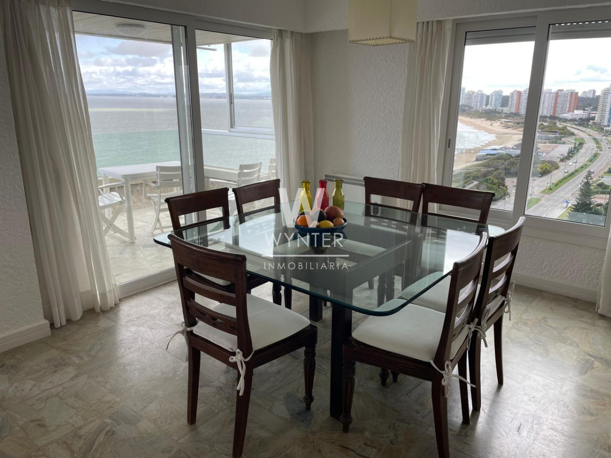 Apartamento ID.4316 - Alquiler de temporada primera fila de playa mansa, con dep. de servicio.