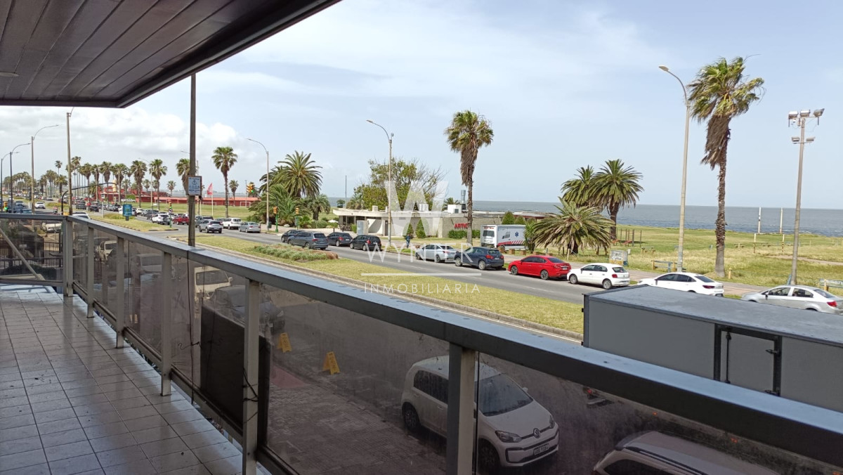 Apartamento ID.5266 - APARTAMENTO EN VENTA, RAMBLA GADNHI, 3 DORMITORIOS Y SERVICIO.