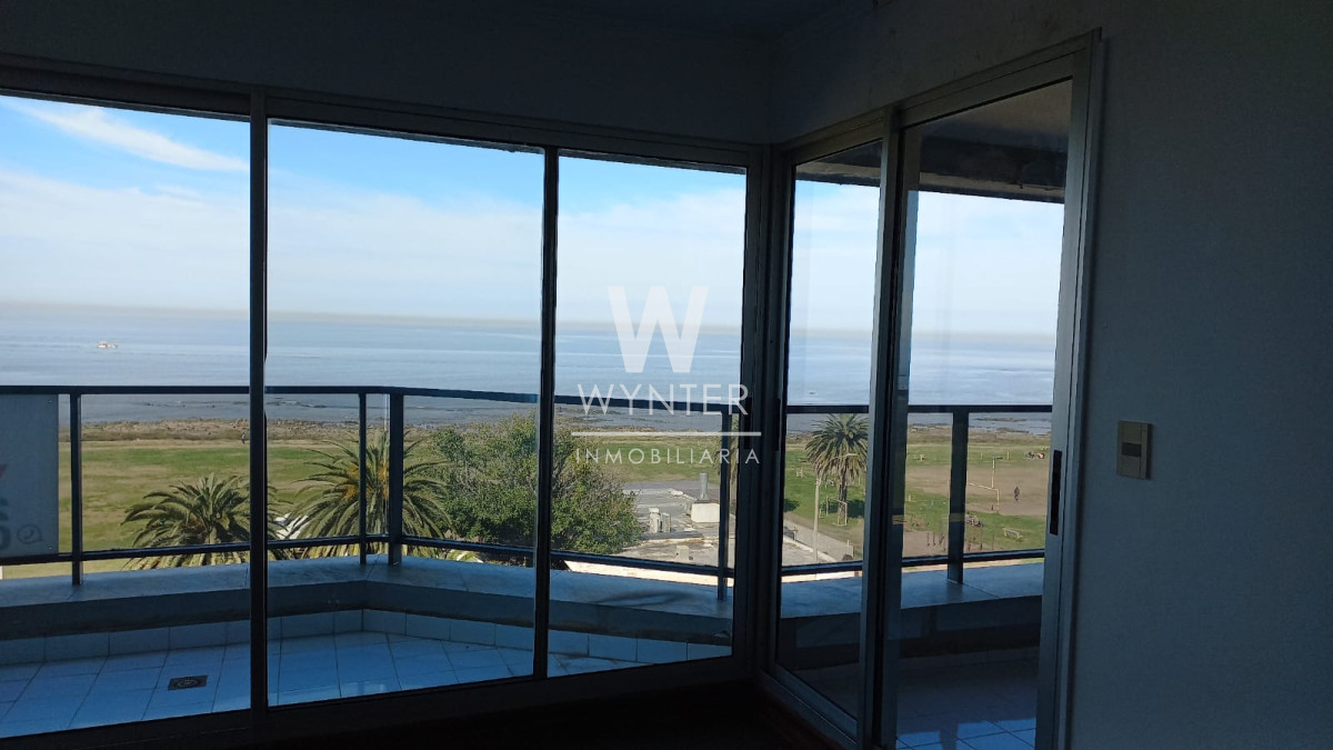 Apartamento ID.5081 - Venta. Apartamento en Rambla Gandhi, 3 dorm y servicio 