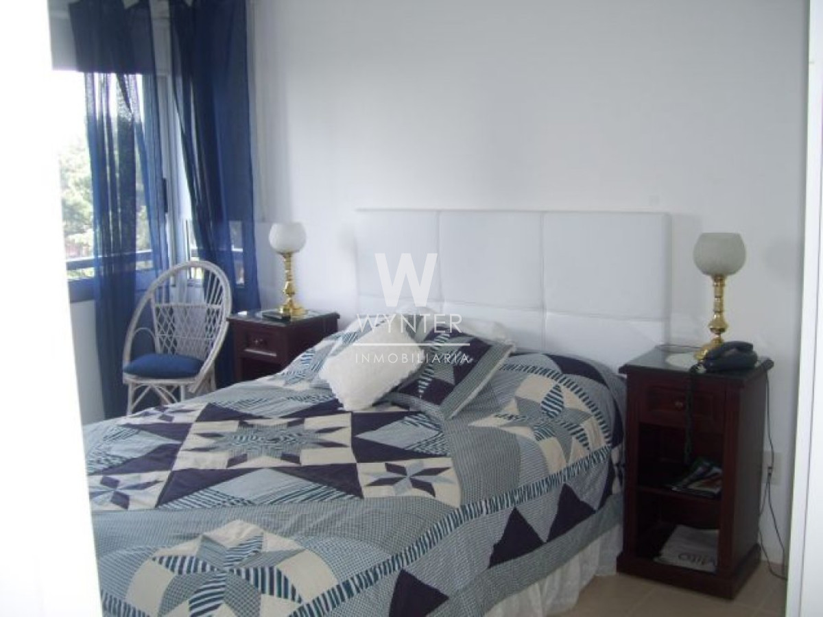 Apartamento ID.757 - Sobre Av. Roosevelt con servicios - 3 Dorm.