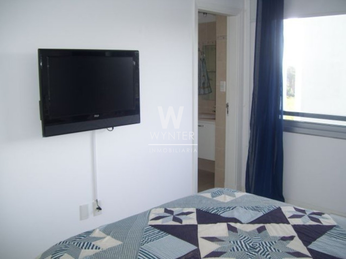 Apartamento ID.757 - Sobre Av. Roosevelt con servicios - 3 Dorm.