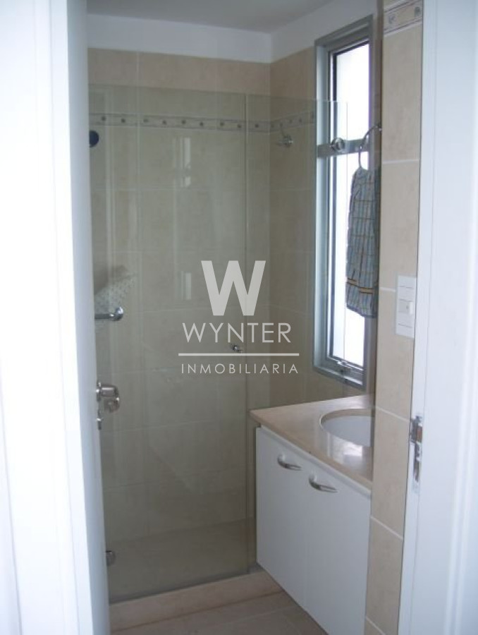 Apartamento ID.757 - Sobre Av. Roosevelt con servicios - 3 Dorm.