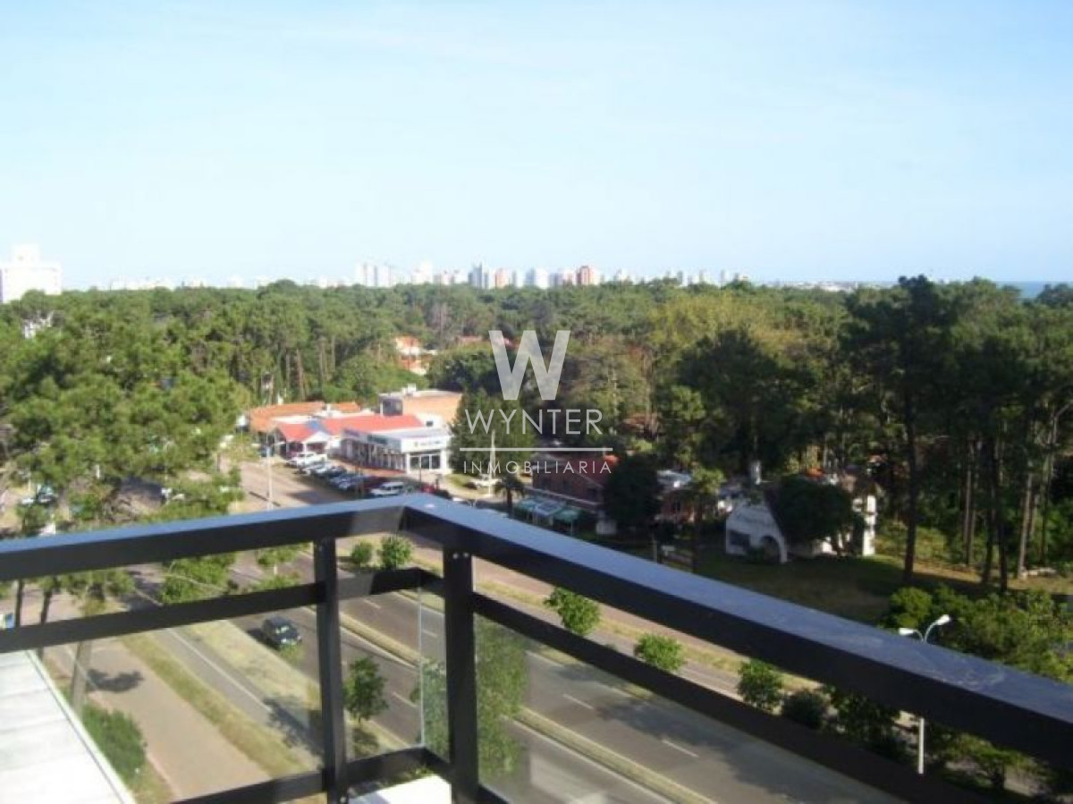 Apartamento ID.757 - Sobre Av. Roosevelt con servicios - 3 Dorm.
