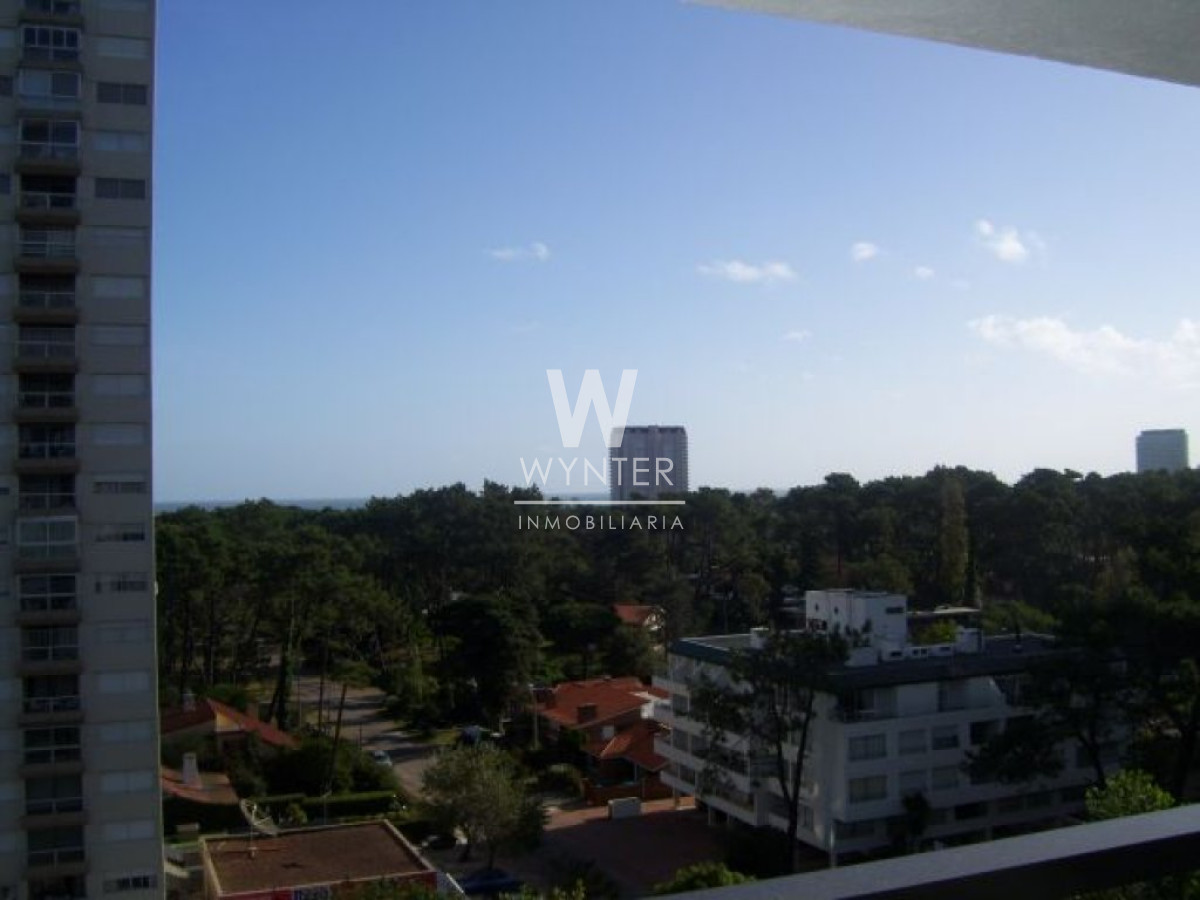 Apartamento ID.757 - Sobre Av. Roosevelt con servicios - 3 Dorm.