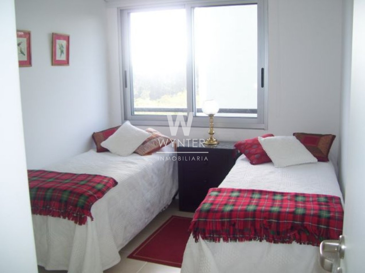 Apartamento ID.757 - Sobre Av. Roosevelt con servicios - 3 Dorm.