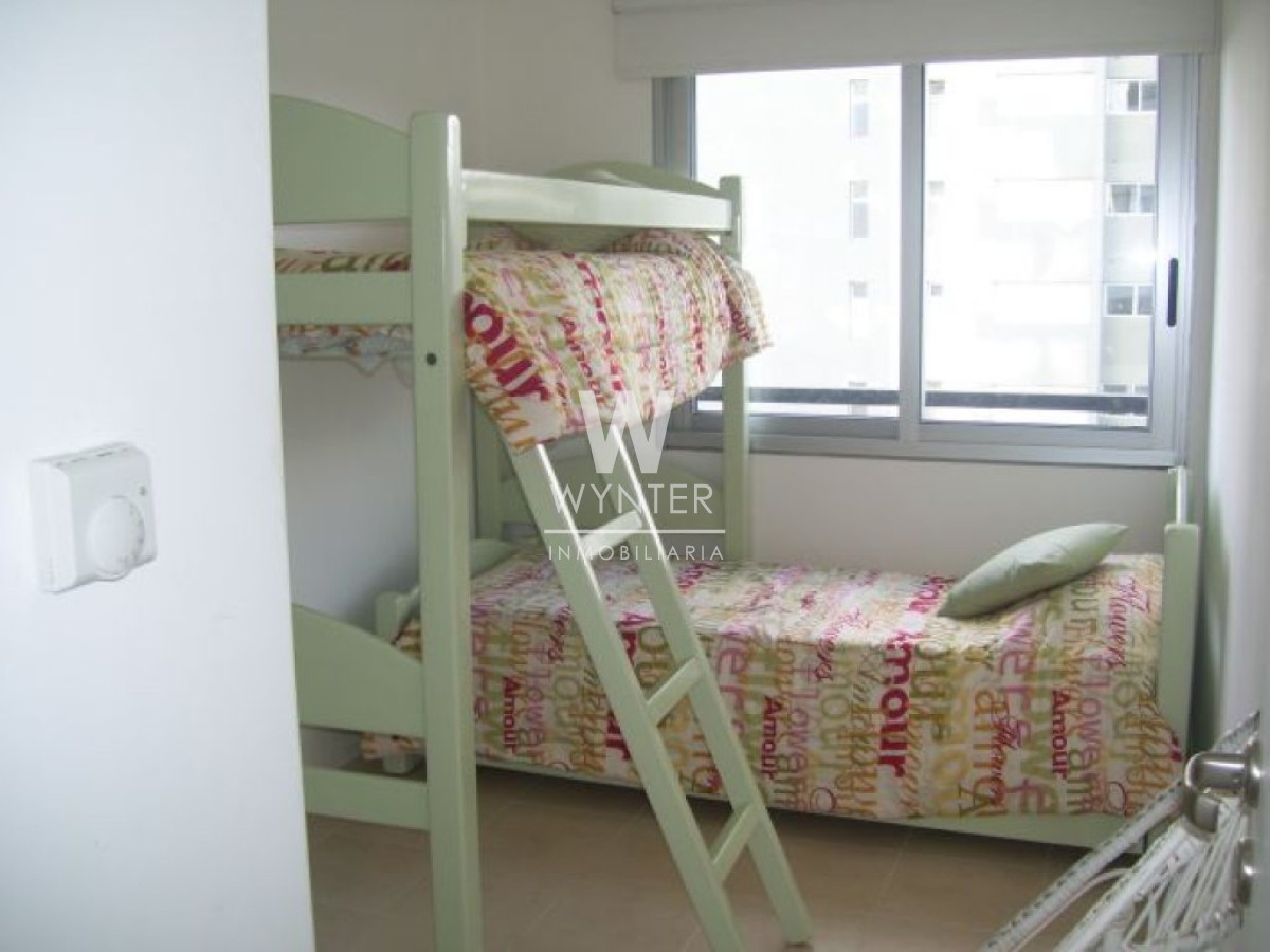 Apartamento ID.757 - Sobre Av. Roosevelt con servicios - 3 Dorm.